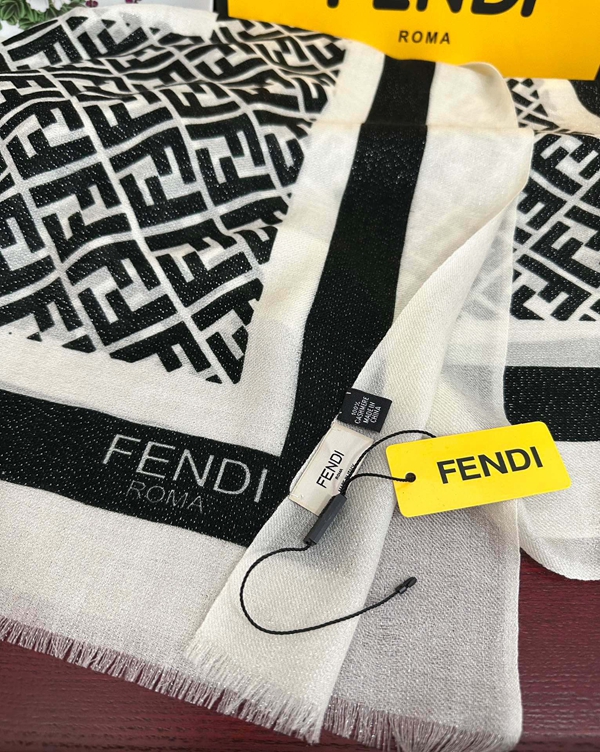 ブランドマフラー角部分ディテール